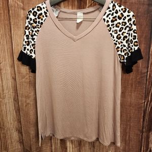 Leppard print ruffle short sleeve top